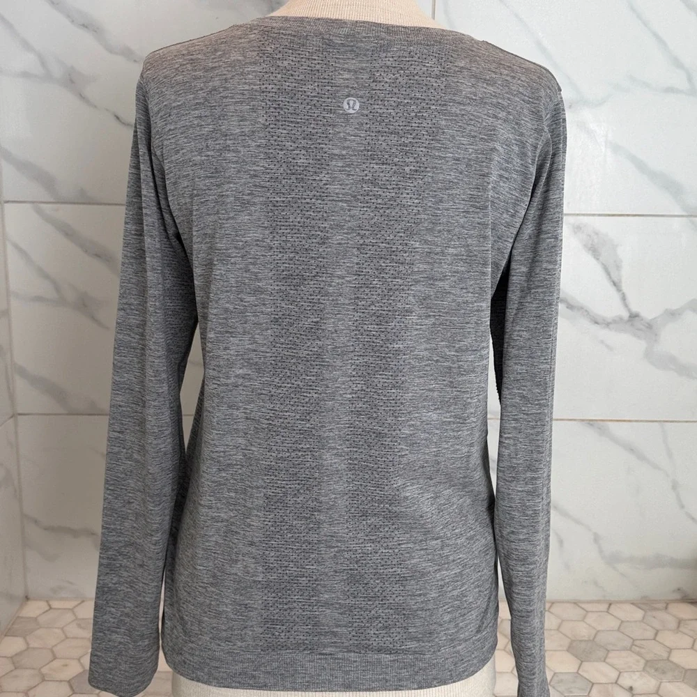 Lululemon Swiftly Tech Long Sleeve Breeze Relaxed Fit Slate Gray / White Size 8